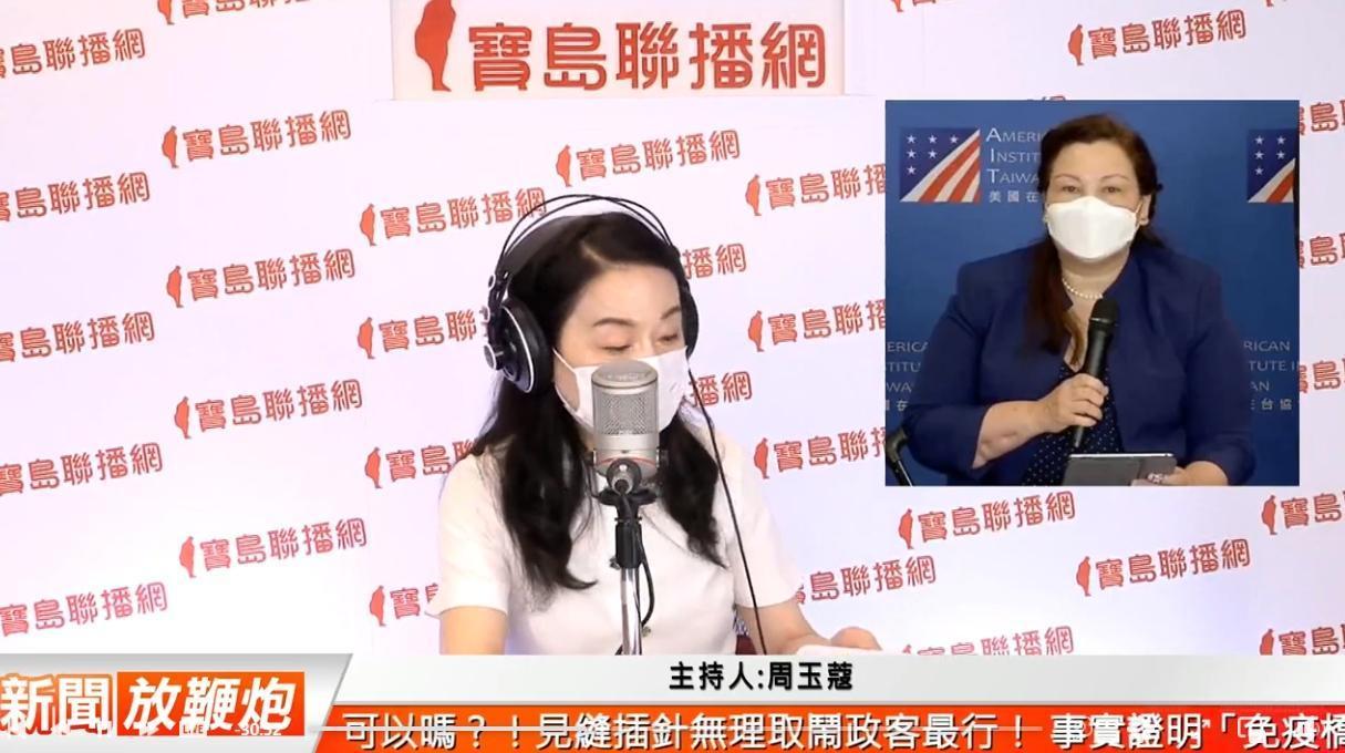 周玉蔻今早在廣播節目表示,經她查證應該是達克沃絲的「口誤」,美國贈台疫苗應該只有250萬劑。(翻攝自周玉蔻臉書)