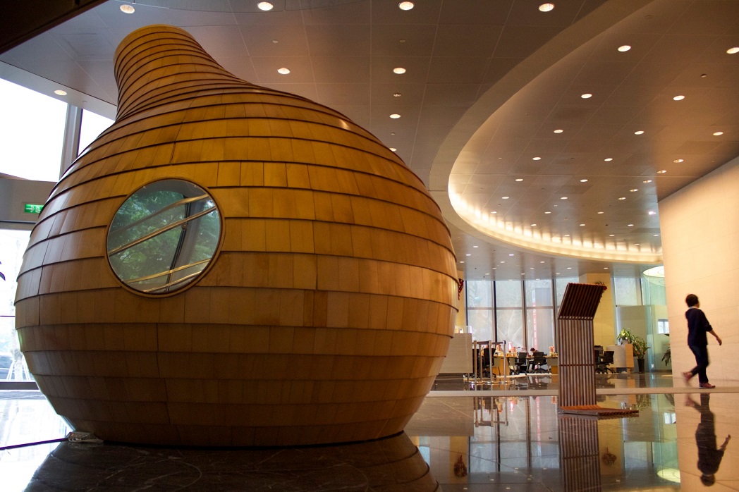 藝術家蕭有志作品《旅行的大洋蔥》第12站，來到三義木雕博物館進行「蔥友會」。（三義木雕博物館提供）