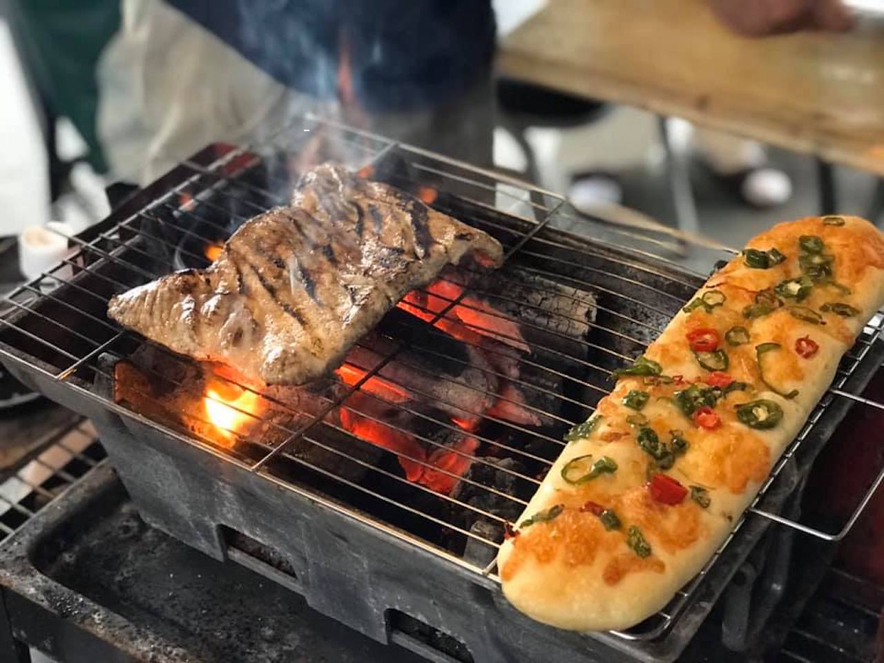 「辣椒AOP」是我必須專程前往慶祝採買的理由。朋友聚會烤肉時,帶去用炭火炙烤一下,又香又辣引起在場嘆讚。