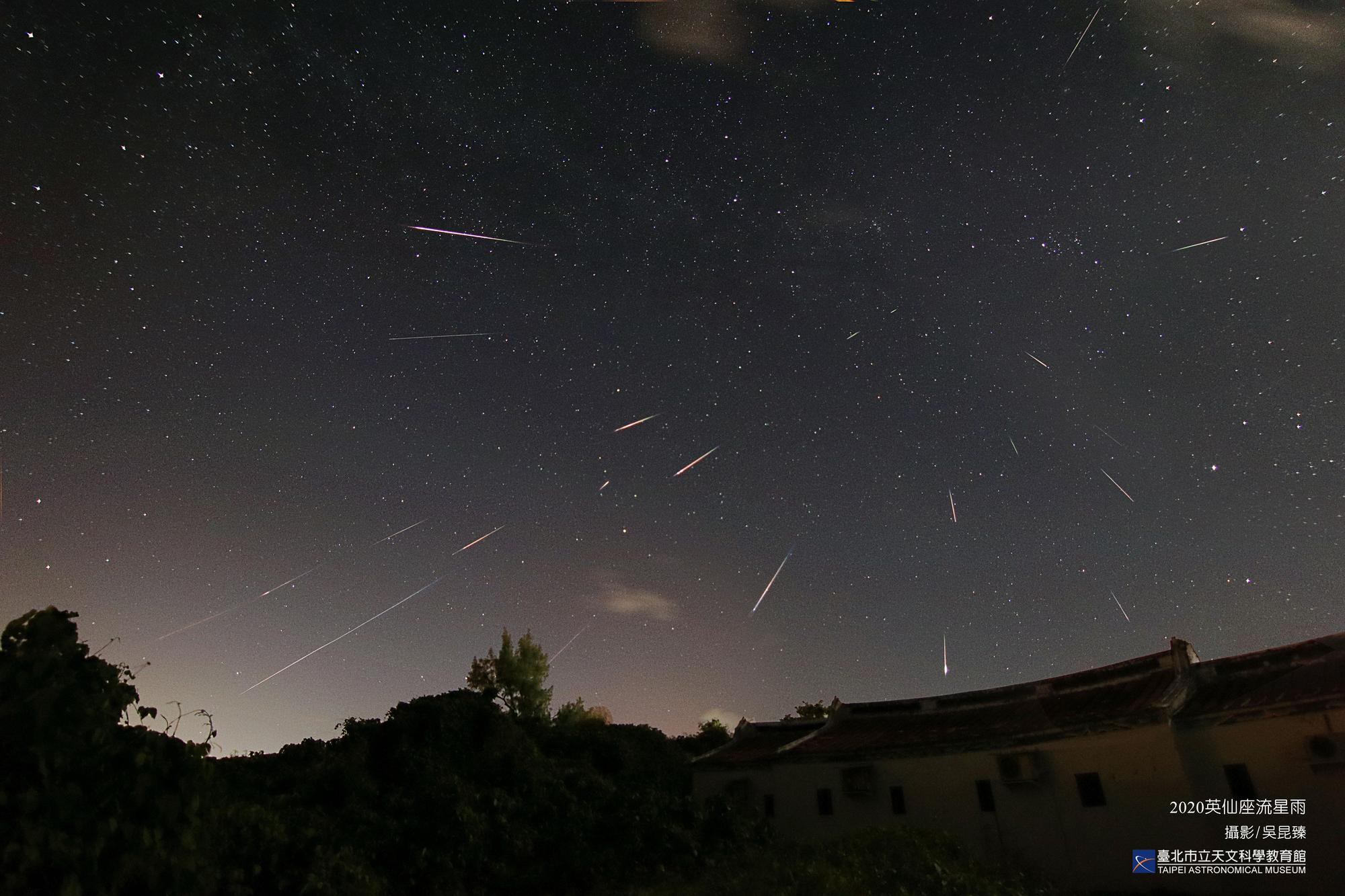 英仙座流星雨將於今晚登場，最佳觀賞時間建議於8月12日22時之後到13日天亮前。（台北天文館提供）