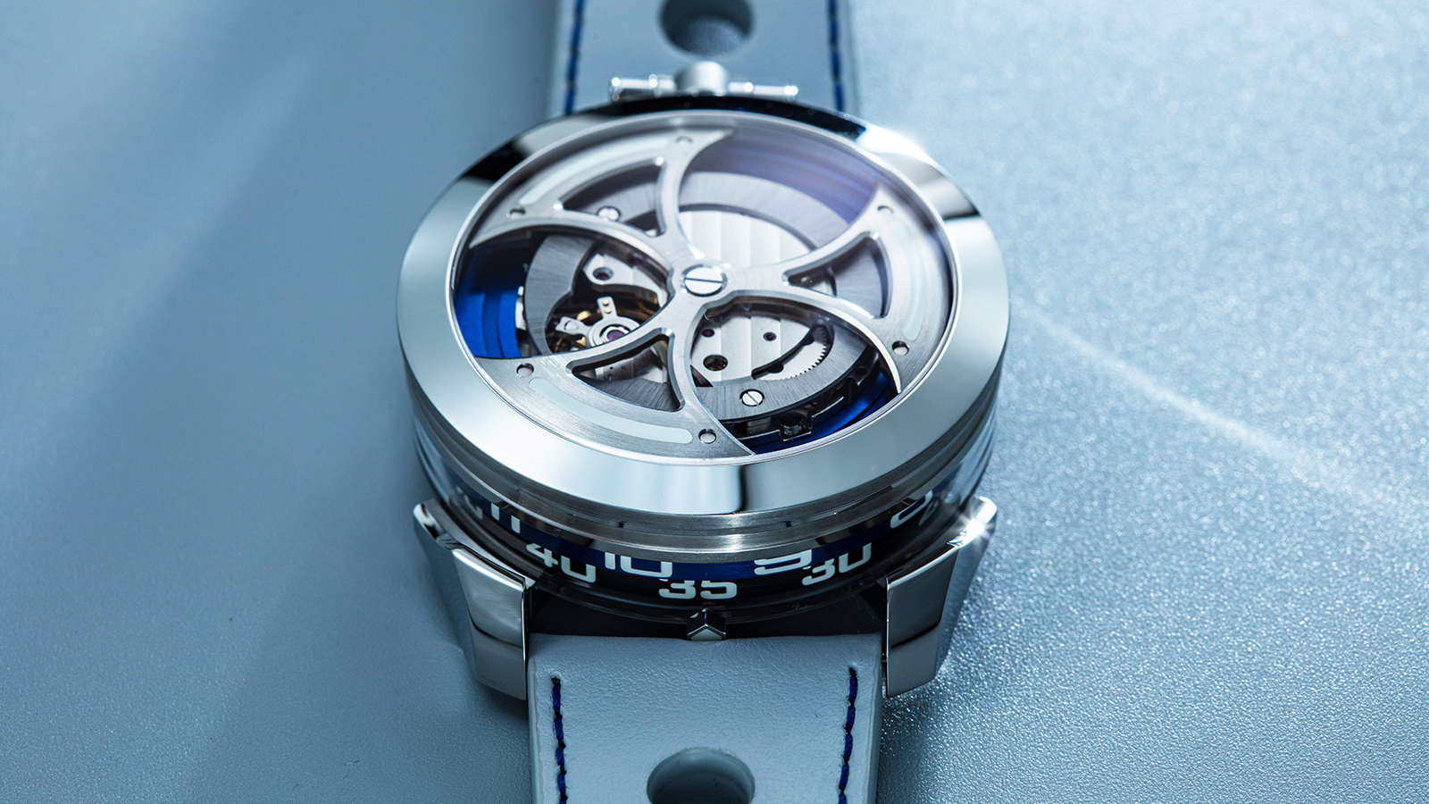 M.A.D. 1｜錶徑42mm／不鏽鋼錶殼／時、分指示／Miyota 821自動上鏈機芯／防水約30米／建議售價：NT$ 70,000（僅MB&F錶主限定購買）