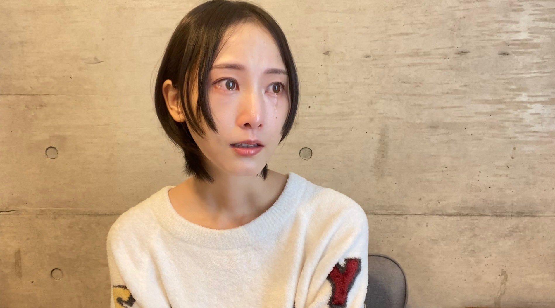 松井玲奈先前確診新冠肺炎,特地拍攝影片和外界分享自己感染後的心路歷程。(翻攝自松井玲奈Twitter)