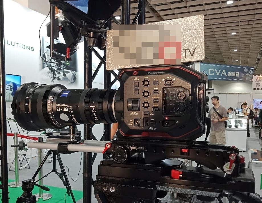 台北市某間傳播公司吹鼓記者的福利，遭網友質疑是一場騙局。（翻攝傳播公司臉書）