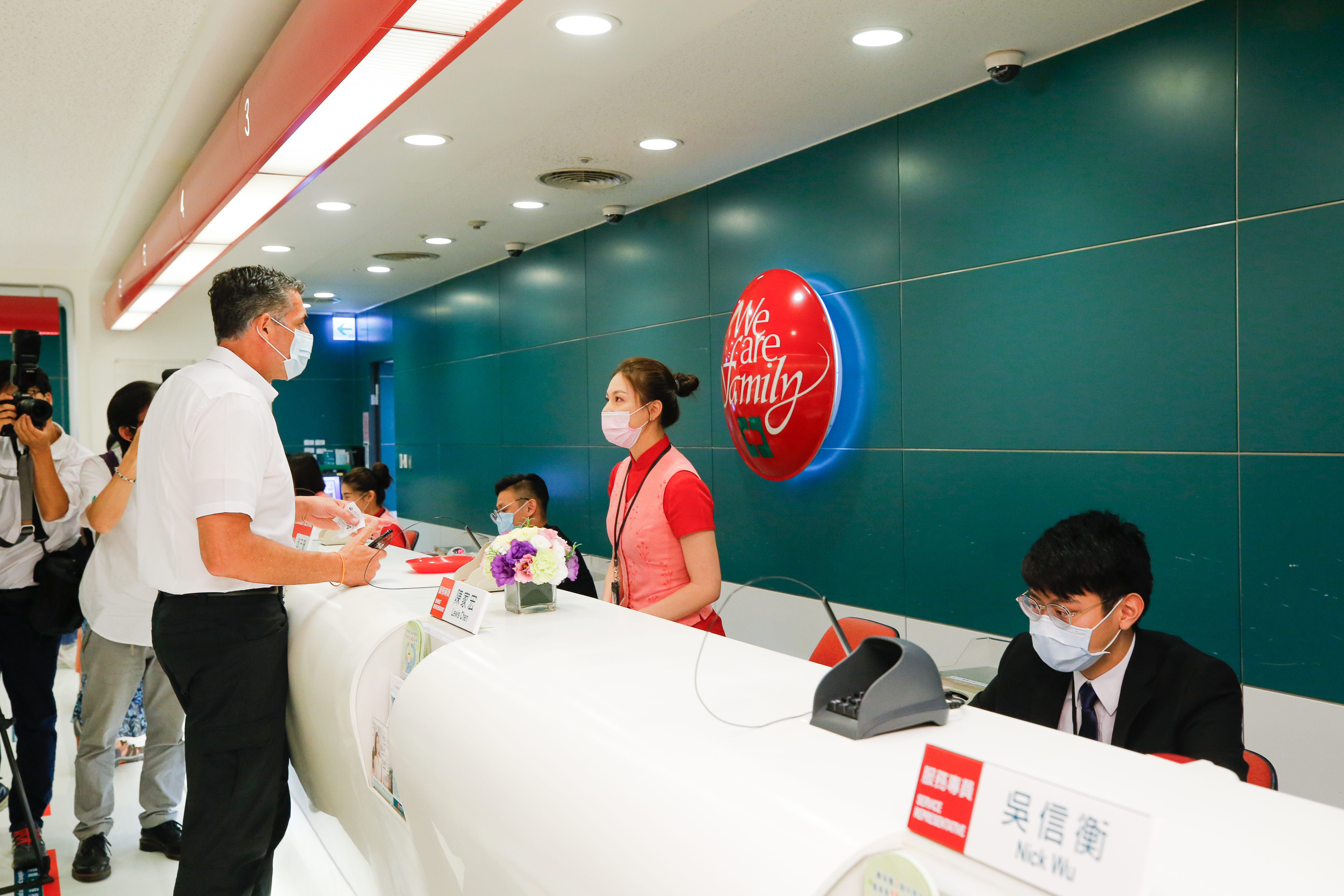 國內疫情再度拉警報，中信金、國泰金、富邦金、玉山金、新光金等金控已分流上班。