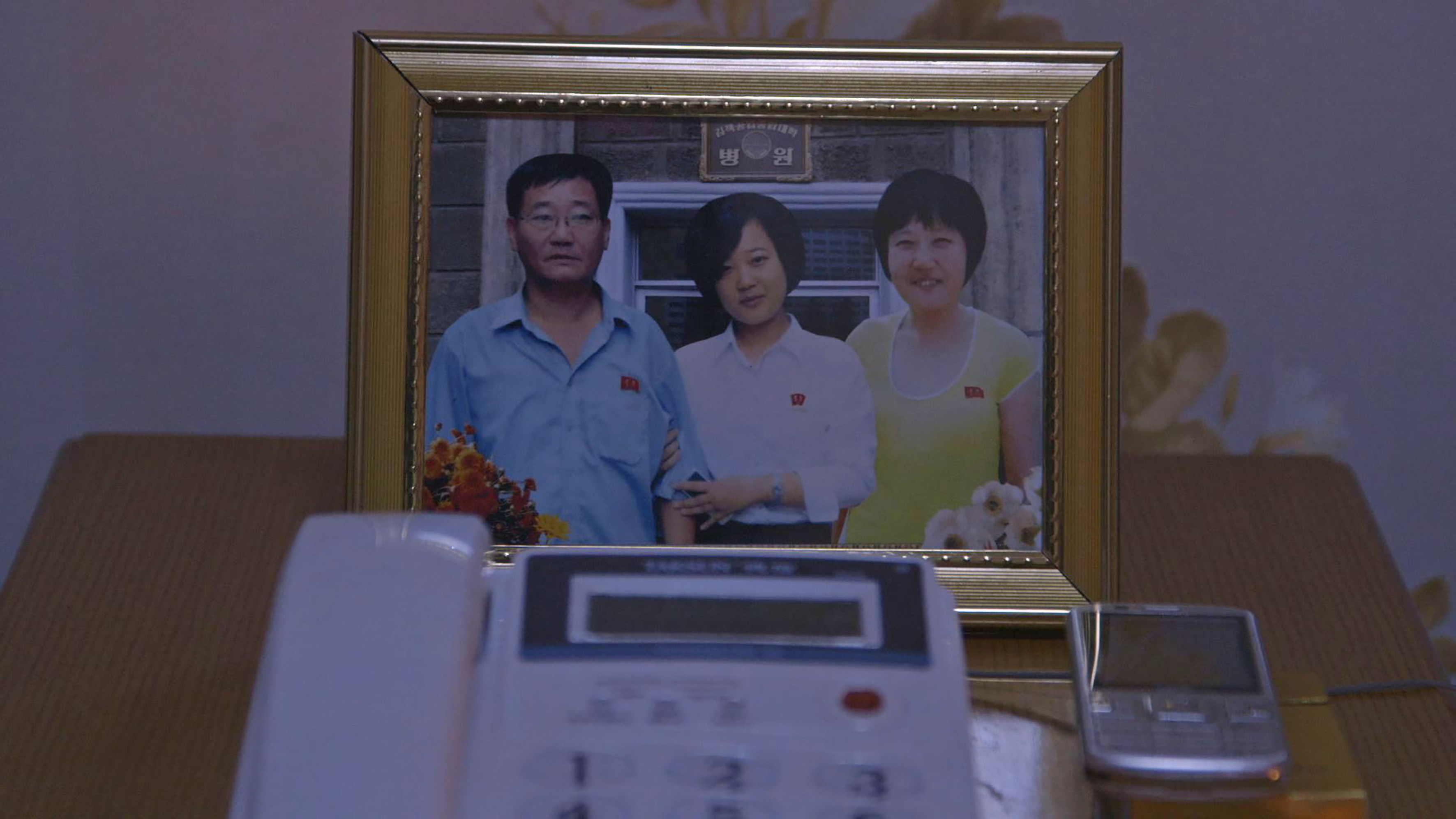 金蓮希（右）因故到南韓賺錢，從此與北韓的老公（左）與女兒分隔兩地。（希望行銷提供）