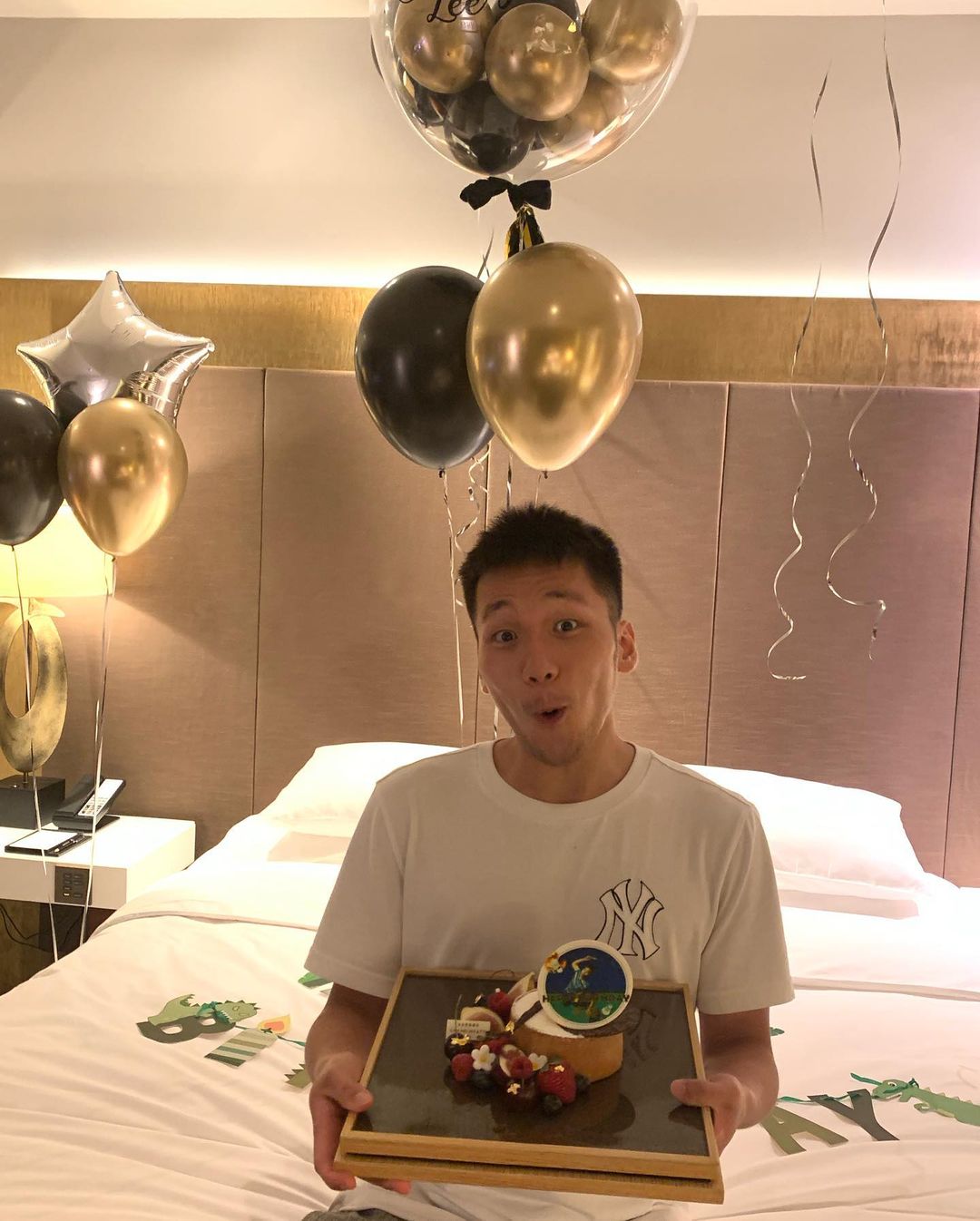 李洋仍在隔離中，這是他去年慶生的照片，懷念一下。（翻攝自李洋IG）