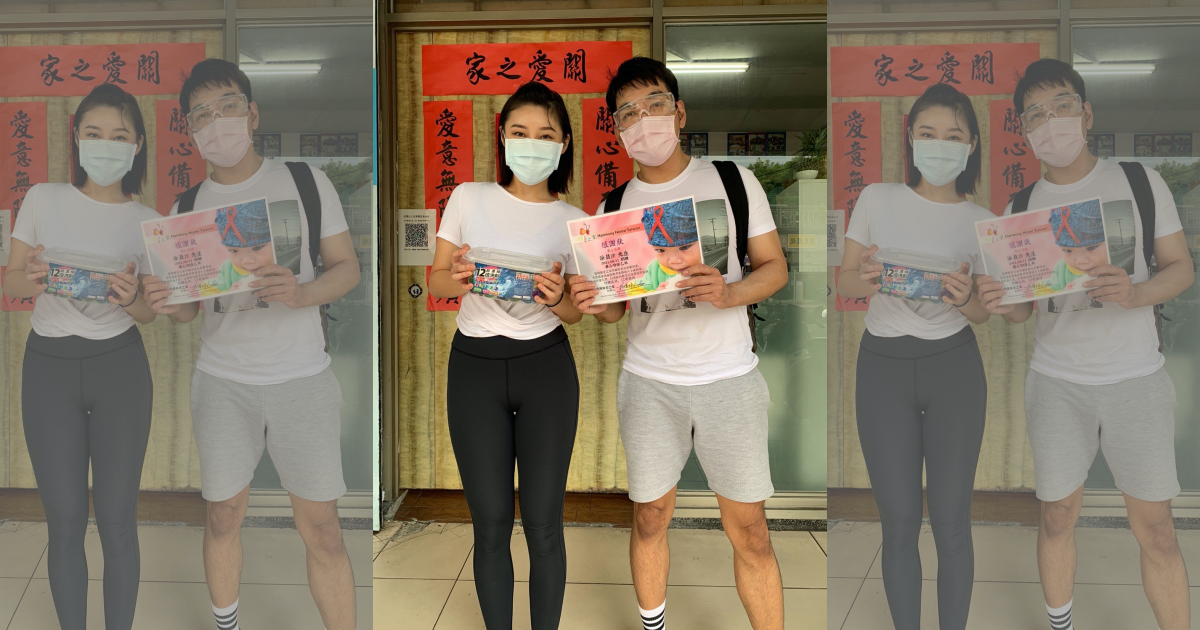 涂晨洋（右）與周西西募集物資做公益。（大海娛樂提供）