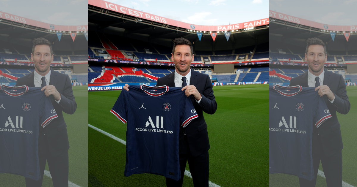 梅西簽約身穿DIOR海軍藍羊毛單排雙鈕西裝，精準的剪裁讓球王看起來更加挺拔。（DIOR提供）