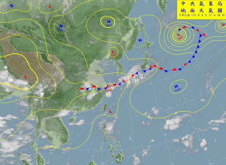 吳聖宇貼出12日的天氣圖，表示看起來很像是6月底剛出梅時的狀態，直言今年夏天真的怪怪的。(翻攝自吳聖宇臉書）