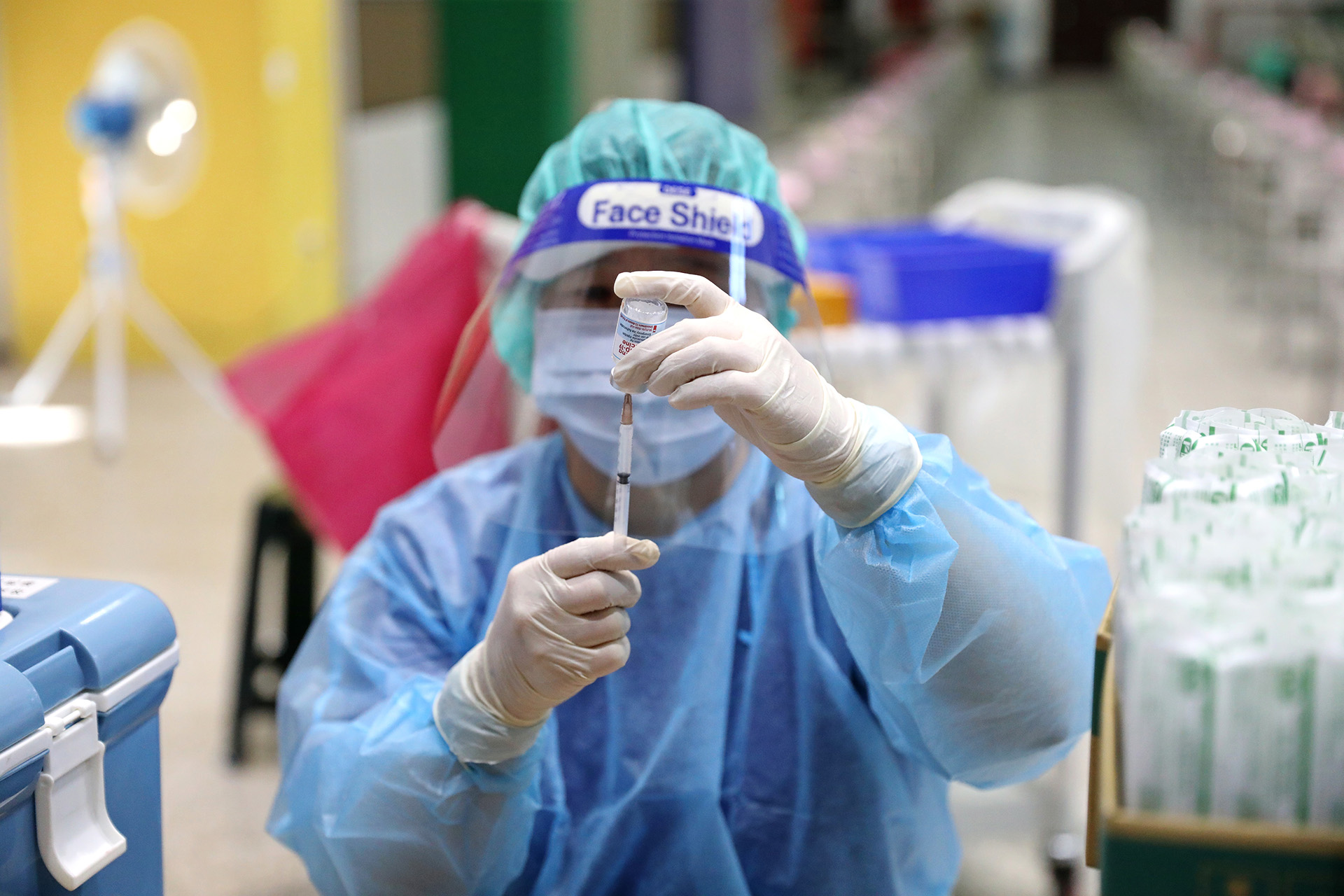 台灣水泥公司董事長張安平與董事會認同慈濟捐購BNT疫苗，捐贈1億元用於購買BNT疫苗。（慈濟基金會提供）