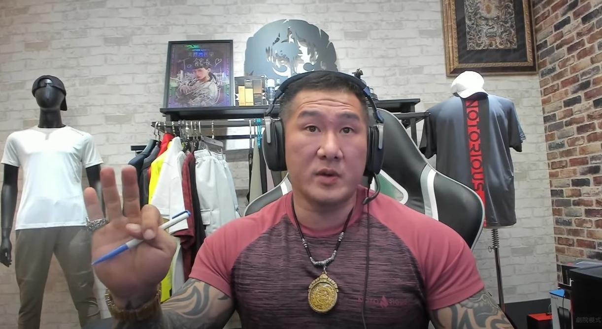 館長不敵輿論壓力,霸氣宣布退回200元購物金。(翻攝館長YouTube頻道)