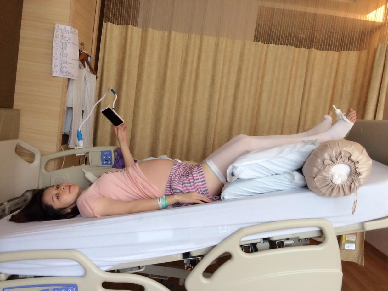 徐若瑄慶祝愛兒6歲生日，分享一系列產前安胎照片。（翻攝徐若瑄臉書）