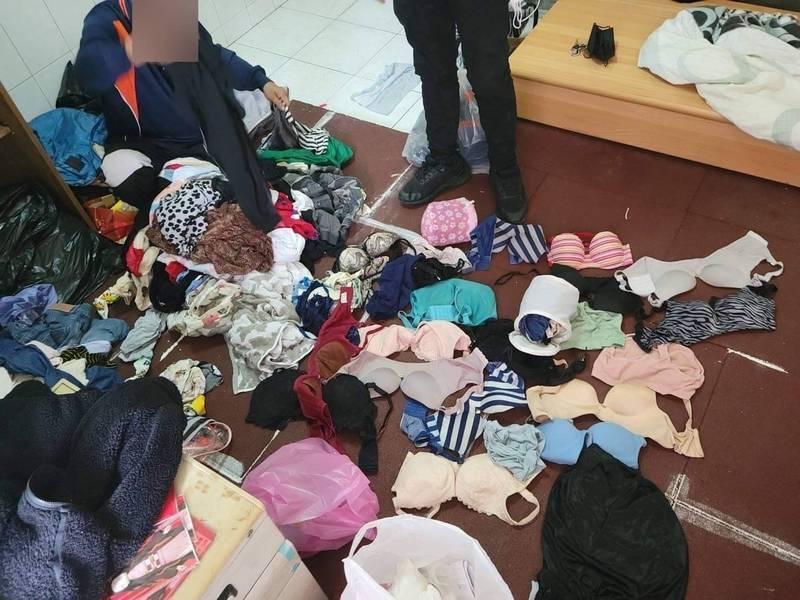 警方在李嫌租屋處,查扣大批女性內衣及胸罩。(讀者提供)