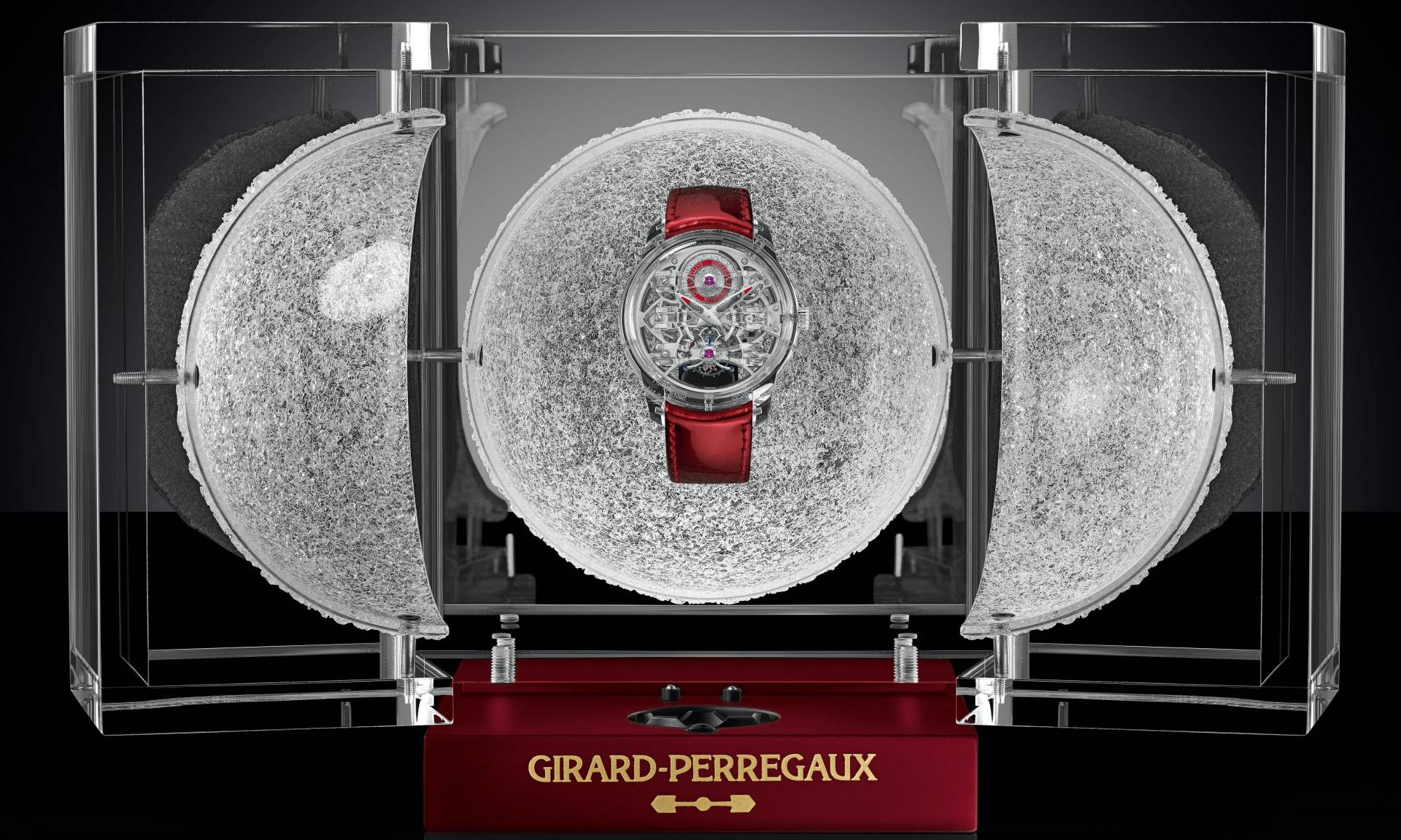 GP芝柏Quasar「赤焰之光」三橋陀飛輪腕錶，採用品牌的三橋陀飛輪結構的代表性設計，並以藍寶石水晶玻璃製作錶殼與錶橋，使之晶瑩剔透，玲瓏立體。定價約NT$9,800,000，全球限量1只。