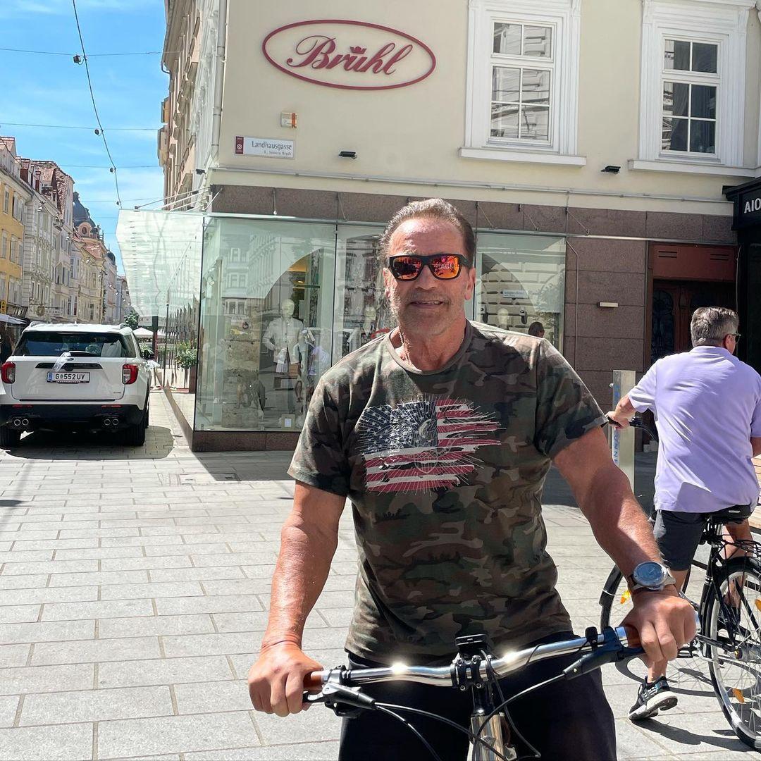 現年74歲的阿諾史瓦辛格,身體依舊硬朗。(翻攝Arnold Schwarzenegger IG)
