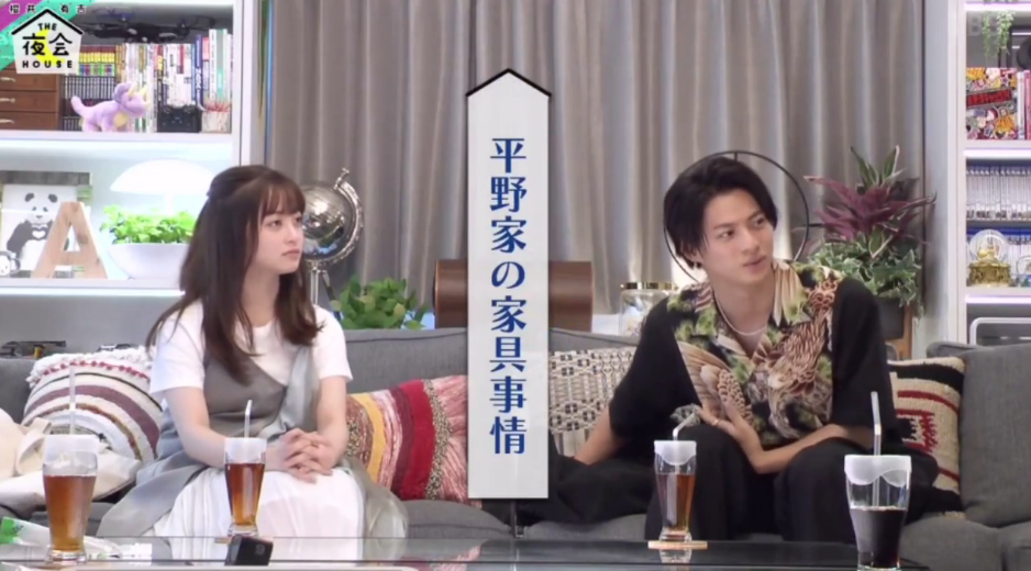 平野紫耀（右）和橋本環奈一起到節目《櫻井・有吉THE夜会》作客宣傳電影。（翻攝自TBS畫面）