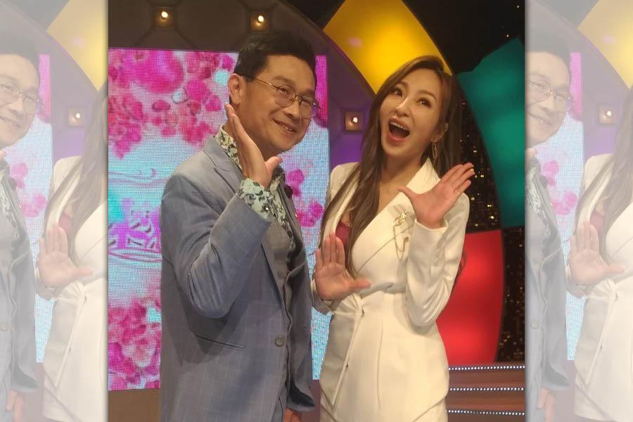 羅瑞誠(左)、妞妞,合作主持默契極佳。(天良電視台提供)