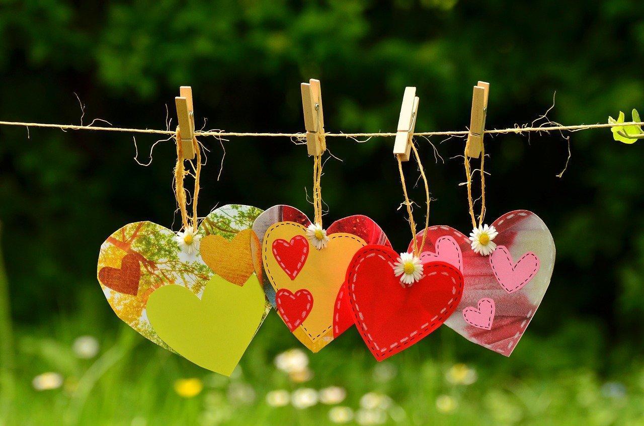 不少情人會慶祝七夕情人節,互相表達愛意。(示意圖,Pixabay)