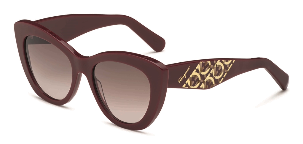esponsible Eyewear Collection酒紅色太陽眼鏡 NT$12,500 Salvatore Ferragamo。(Salvatore Ferragamo提供)