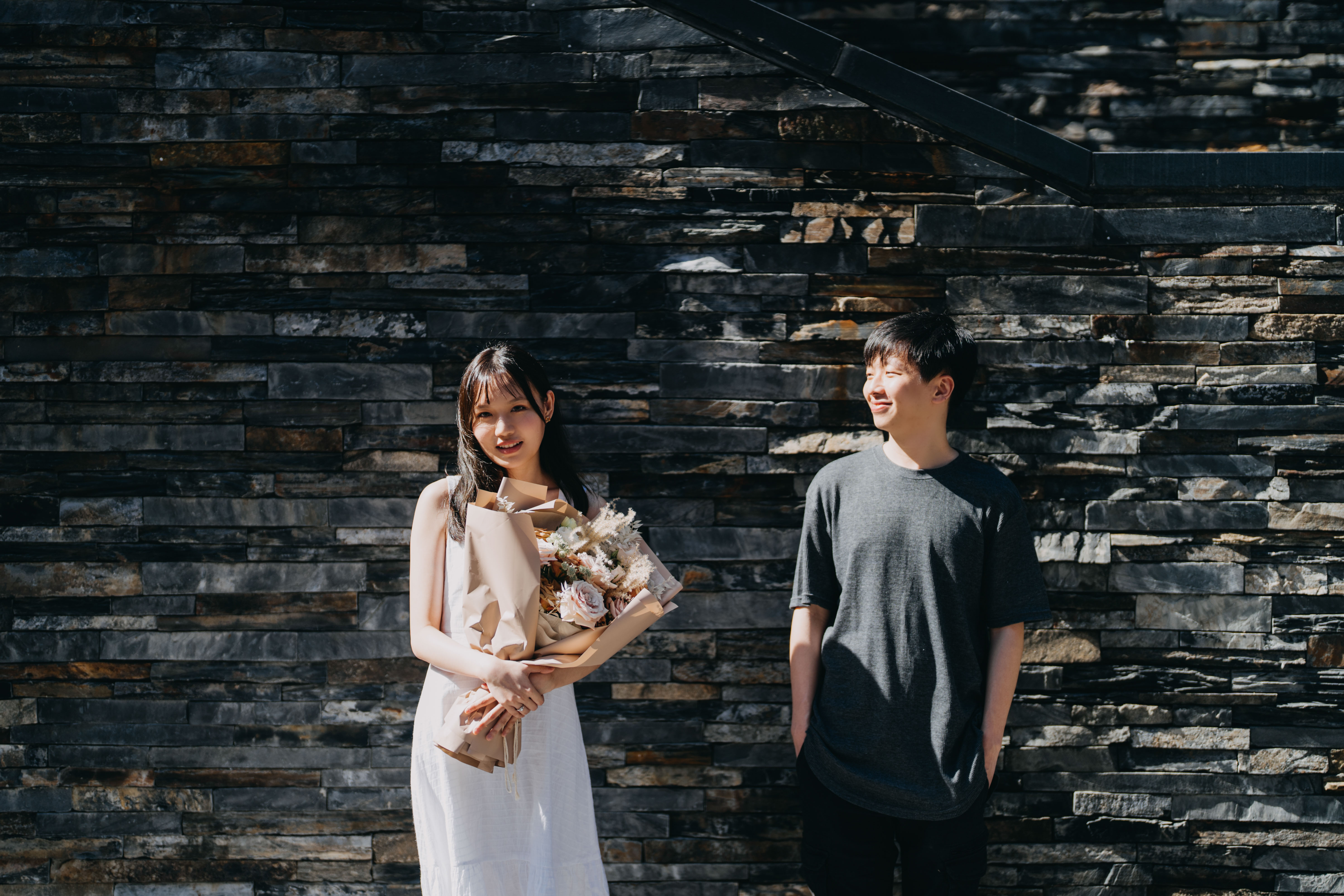 來自新加坡的文慧如，選在七夕這天公布喜訊，點頭答應嫁製作人男友張暐弘。（華研國際提供）