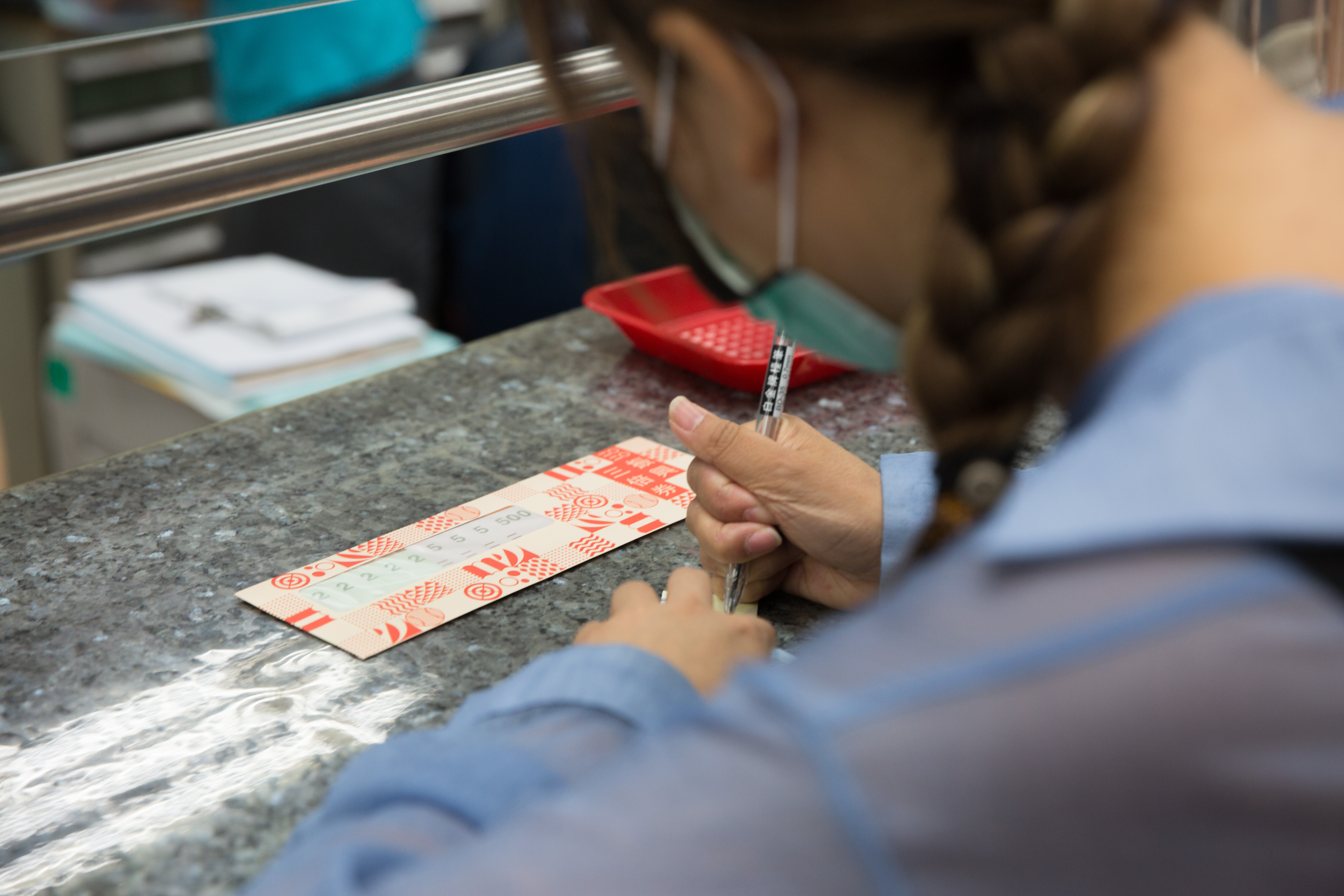 黃珊珊認為，全民免費領取的規劃等同發給每人5千元，那直接改發現金就好，何必再浪費成本印刷紙本券。（圖為去年三倍券，本刊資料照）