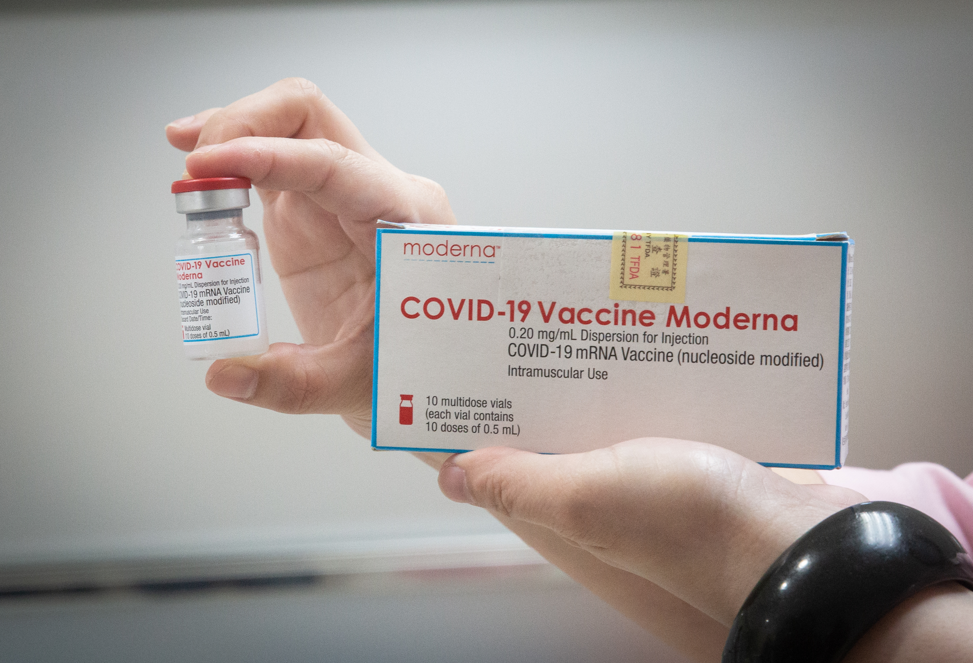 總統蔡英文今天宣布，政府採購24.9萬劑莫德納疫苗已順利抵台，並會在最短時間內完成檢驗封緘作業。（示意圖，本刊資料照）