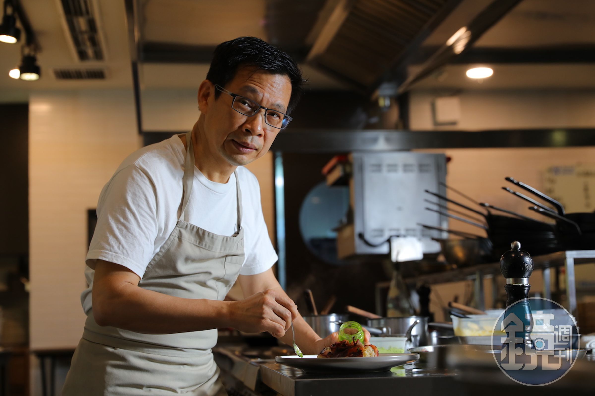 法餐主廚簡天才，長期採購在地農友食材，以料理人身分推動永續飲食。