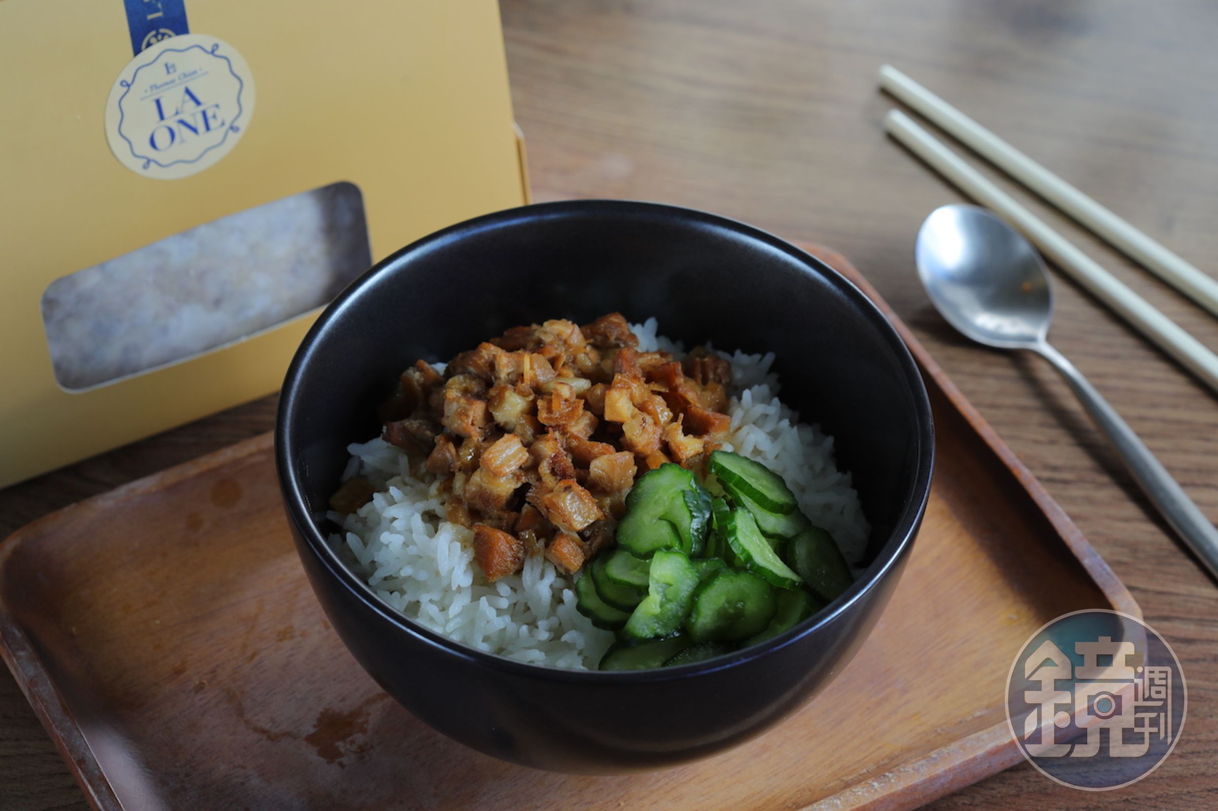 選用屏東家鄉豬五花肉製作「古早味肉燥」，經典家常。（外帶，280元／包）
