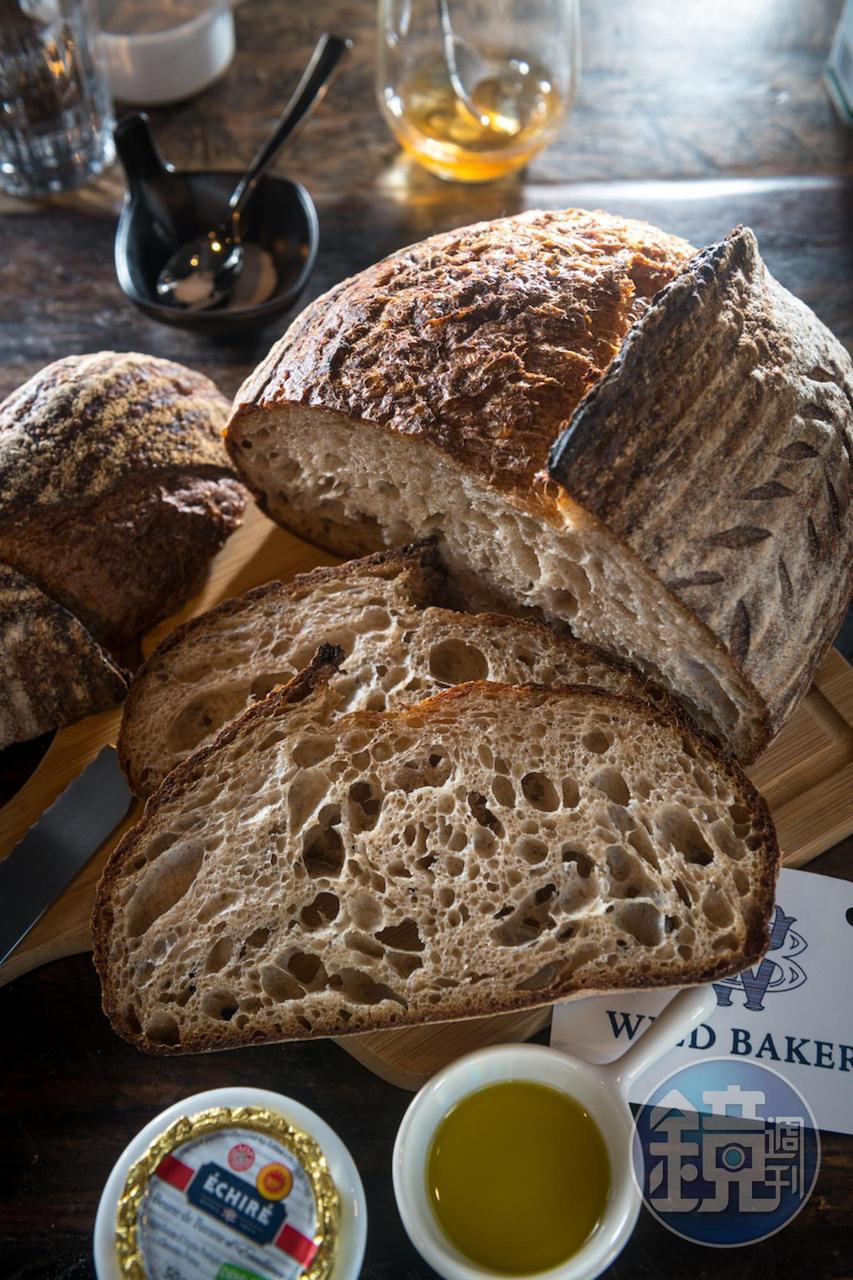 旗下新品牌舊金山酸種麵包「WILD BAKER」的「鄉村野麵包」，帶有厚實生津的酸香。（需預訂，380元／顆）