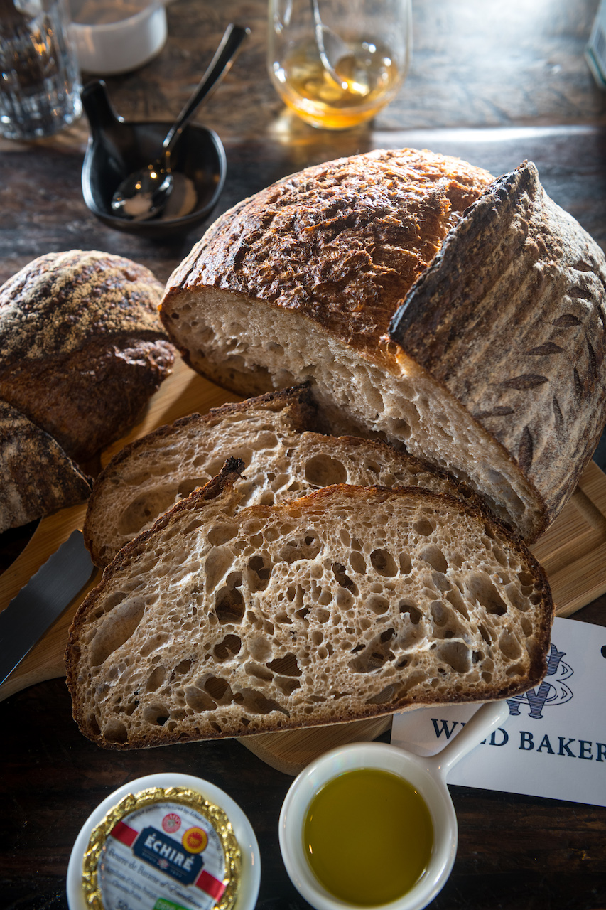 旗下新品牌舊金山酸種麵包「WILD BAKER」的「鄉村野麵包」,帶有厚實生津的酸香。(需預訂,380元/顆)