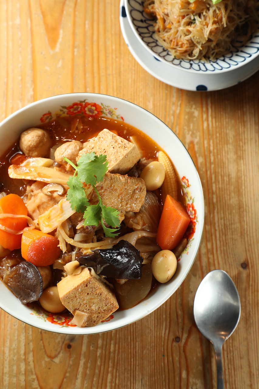 集結宴席精華的「經典菜尾湯」，湯頭食材皆豐厚。（預約外帶，380元／份）