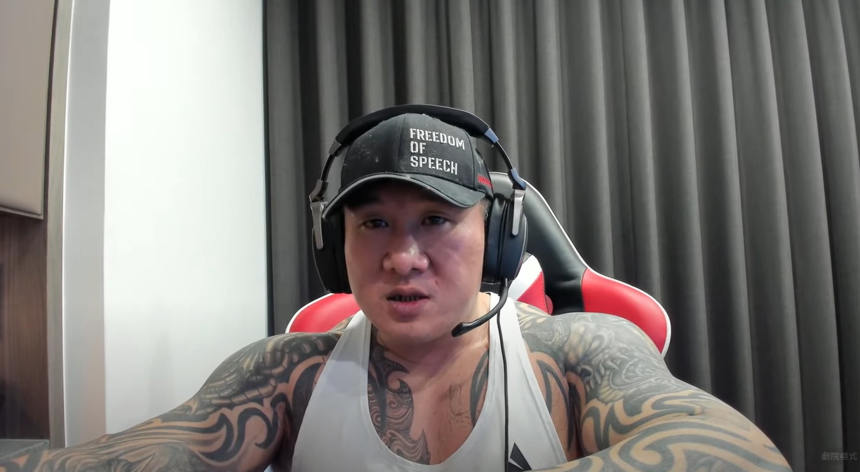 館長強調和對方並不認識，更不是自己的員工。（翻攝館長YouTube頻道）