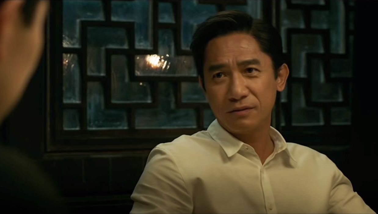 梁朝偉在片中飾演尚氣的父親文武，是亦正亦邪的角色。（翻攝預告片）