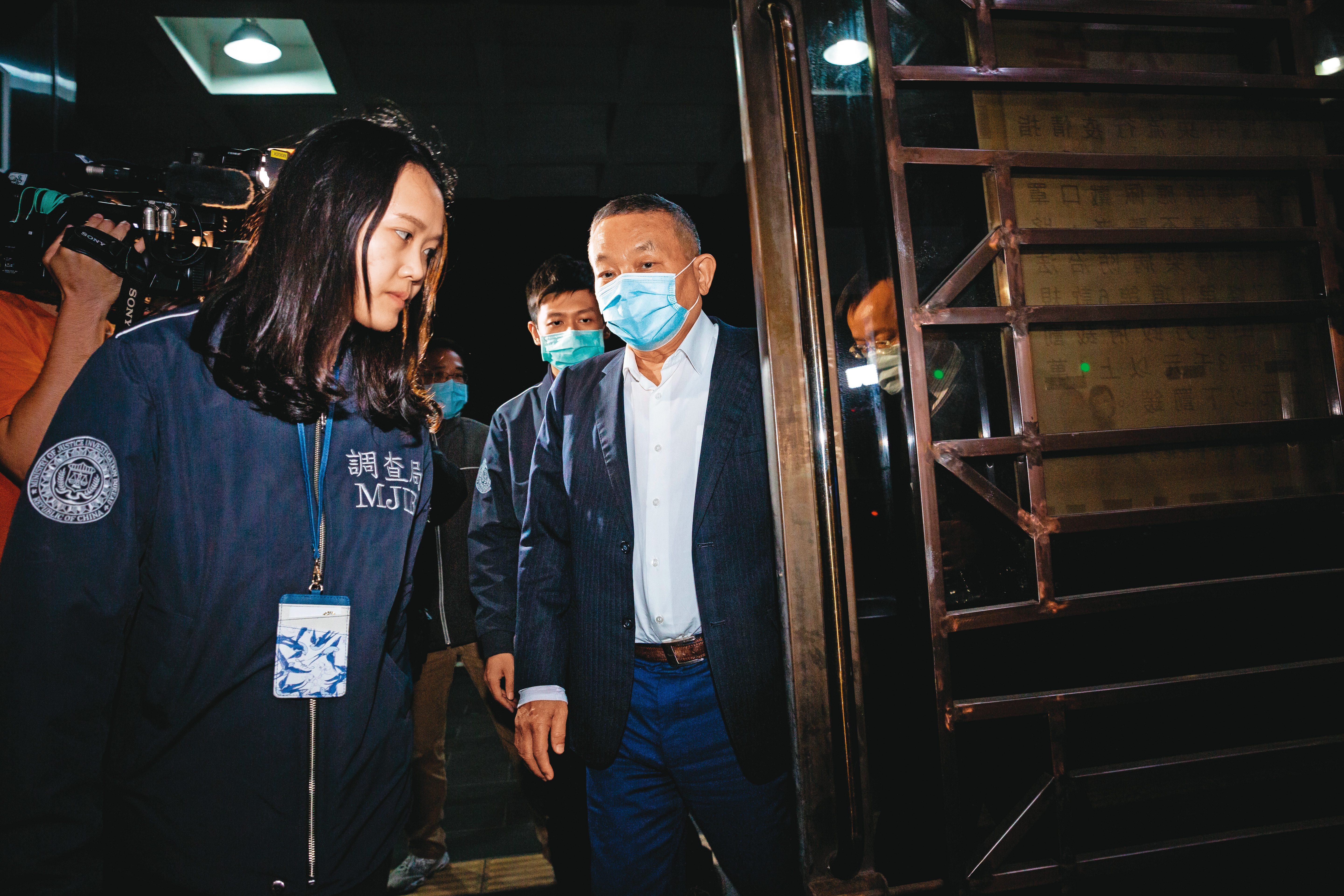 味王董事長陳清福涉及挪用頴川建忠的大洋僑果等公司10億元公款，3月間遭約談後交保。