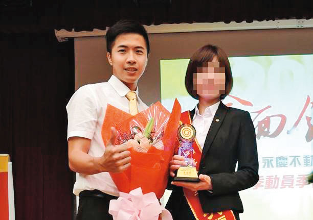 房仲狄威（左）竊取前東家信義房屋客戶資料，和妻子跳槽到永慶不動產高雄區加盟店，被法官認定侵權判賠確定。（翻攝狄威臉書）