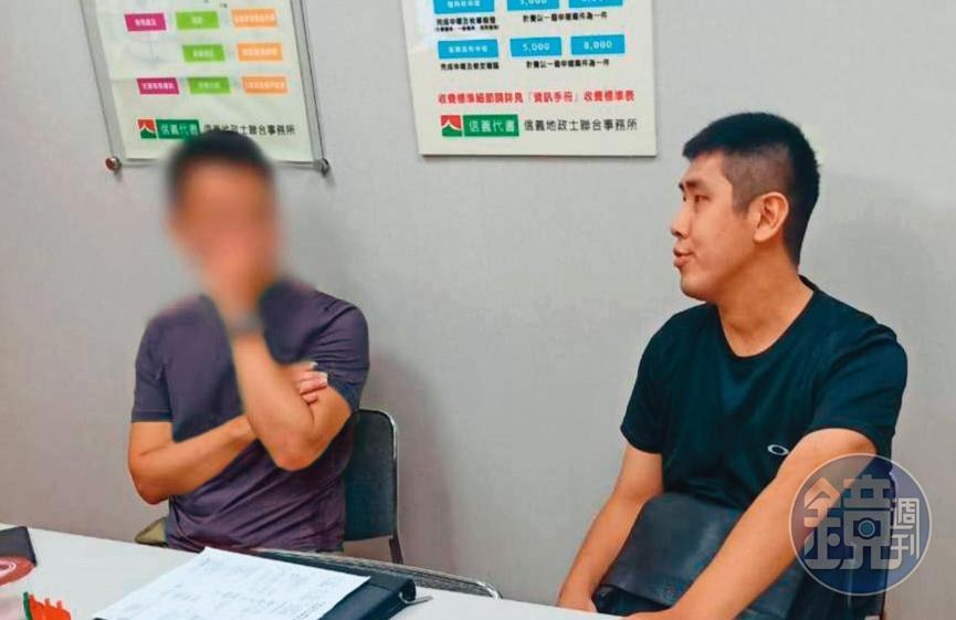 信義房屋仲介控訴員工常遭永慶房屋同業惡意攻擊，甚至有永慶房仲（右）闖進簽約現場搶客。（讀者提供）