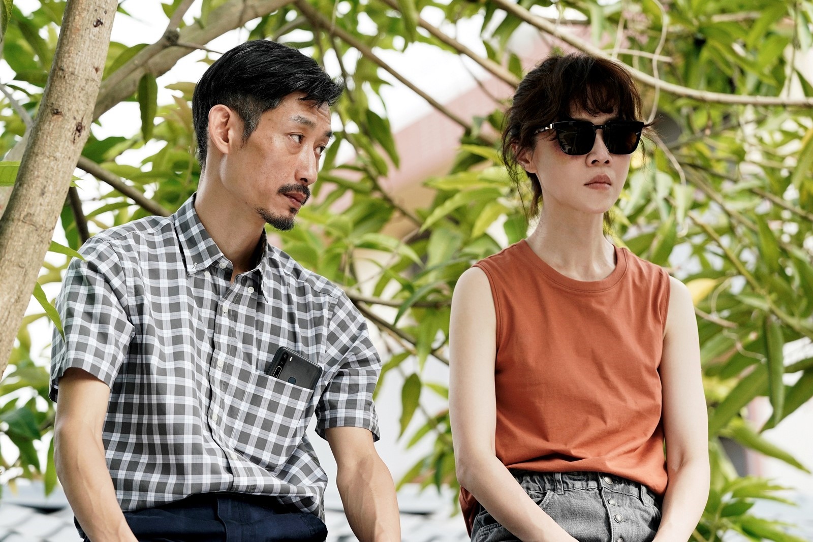 陳竹昇、謝盈萱父女倆在屋頂談心戲，獲得當天收視最高點。（華視、CATCHPLAY提供）