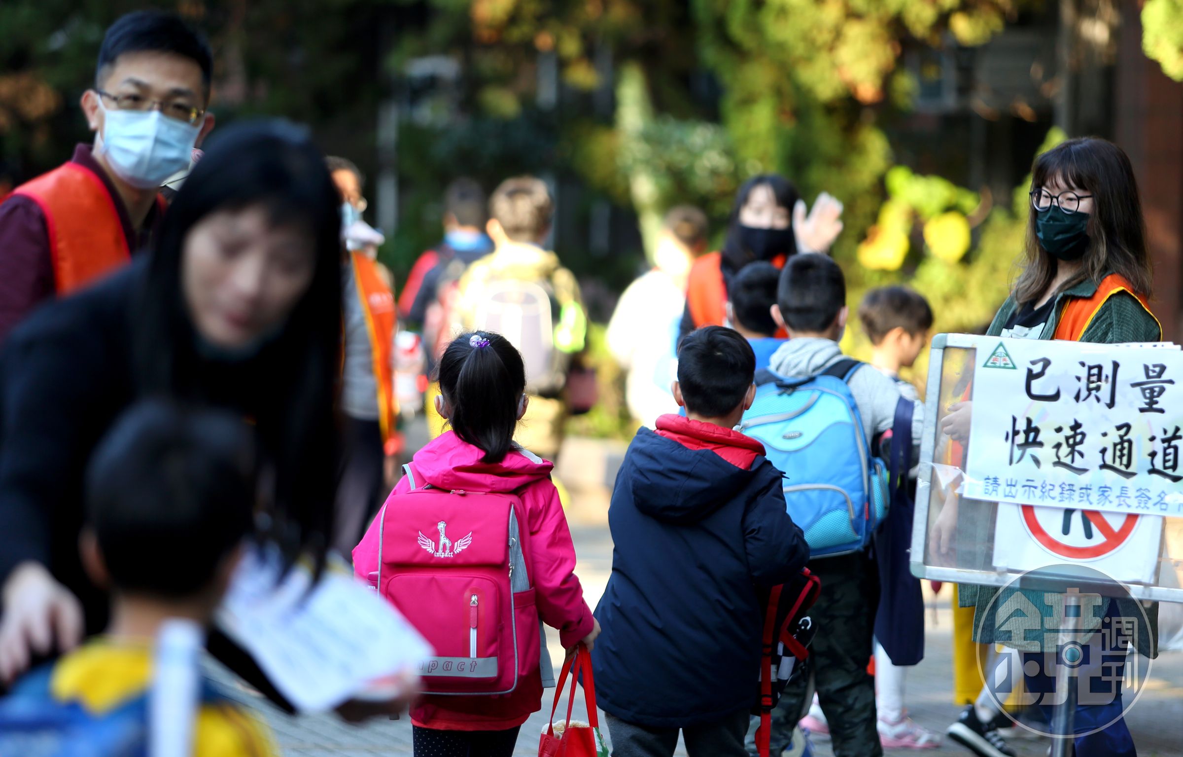 沈政男認為，實體開學最該擔心的就是吃營養午餐的時候，病毒是否有機可乘。（示意圖，本刊資料照）