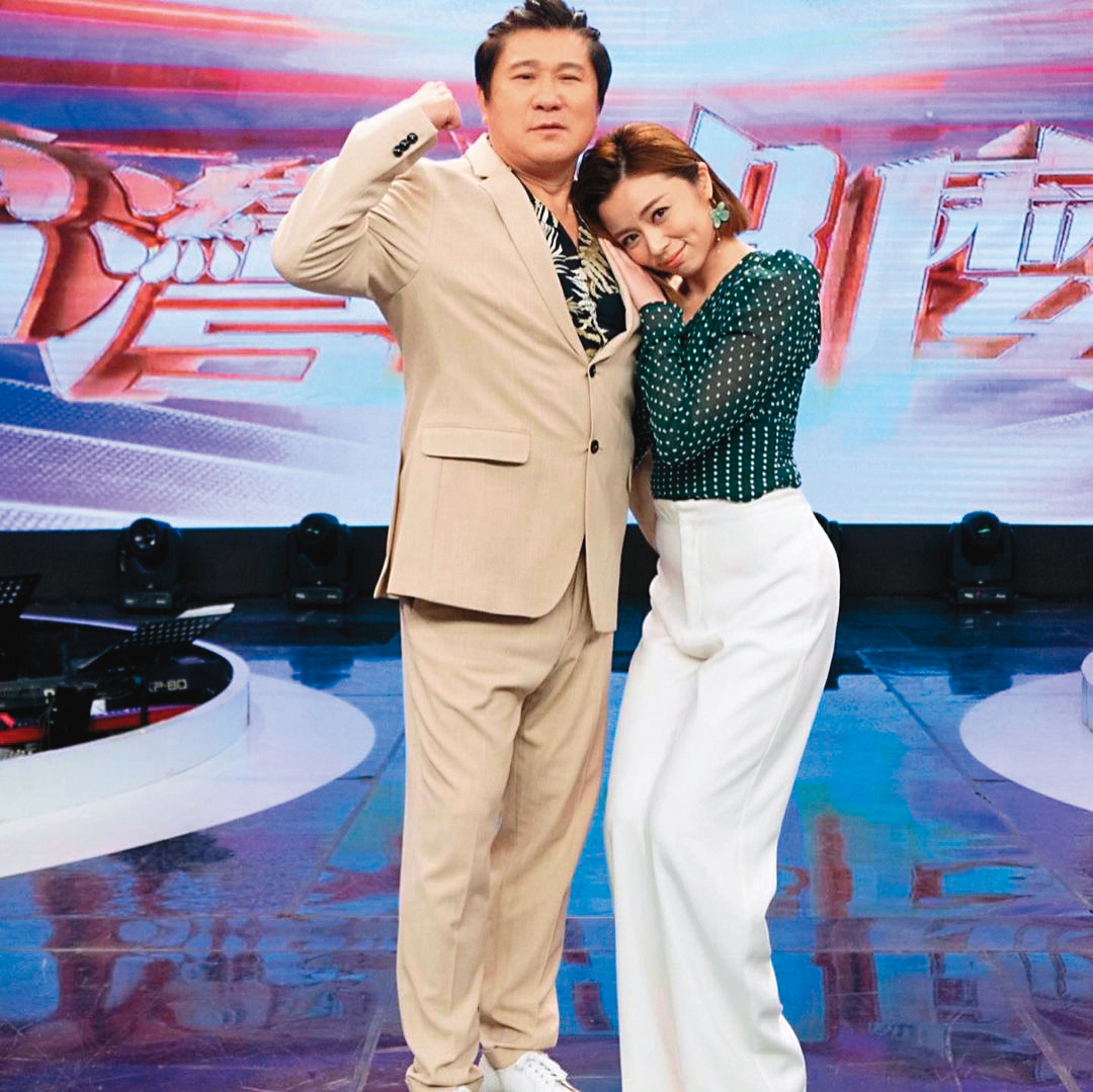 除了演戲之外，王瞳也嘗試主持，和胡瓜合作《台灣那麼旺》。（翻攝自王瞳IG）