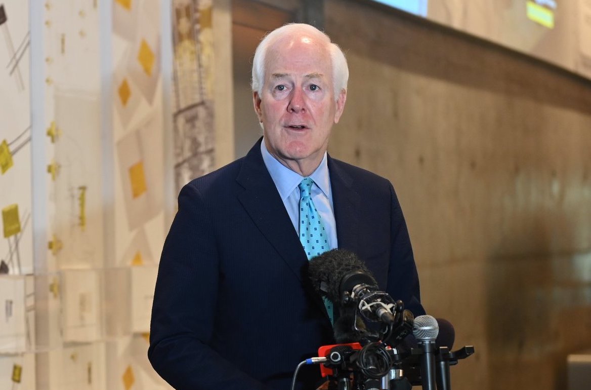 69歲的康寧是美國共和黨參議員。（翻攝John Cornyn臉書）