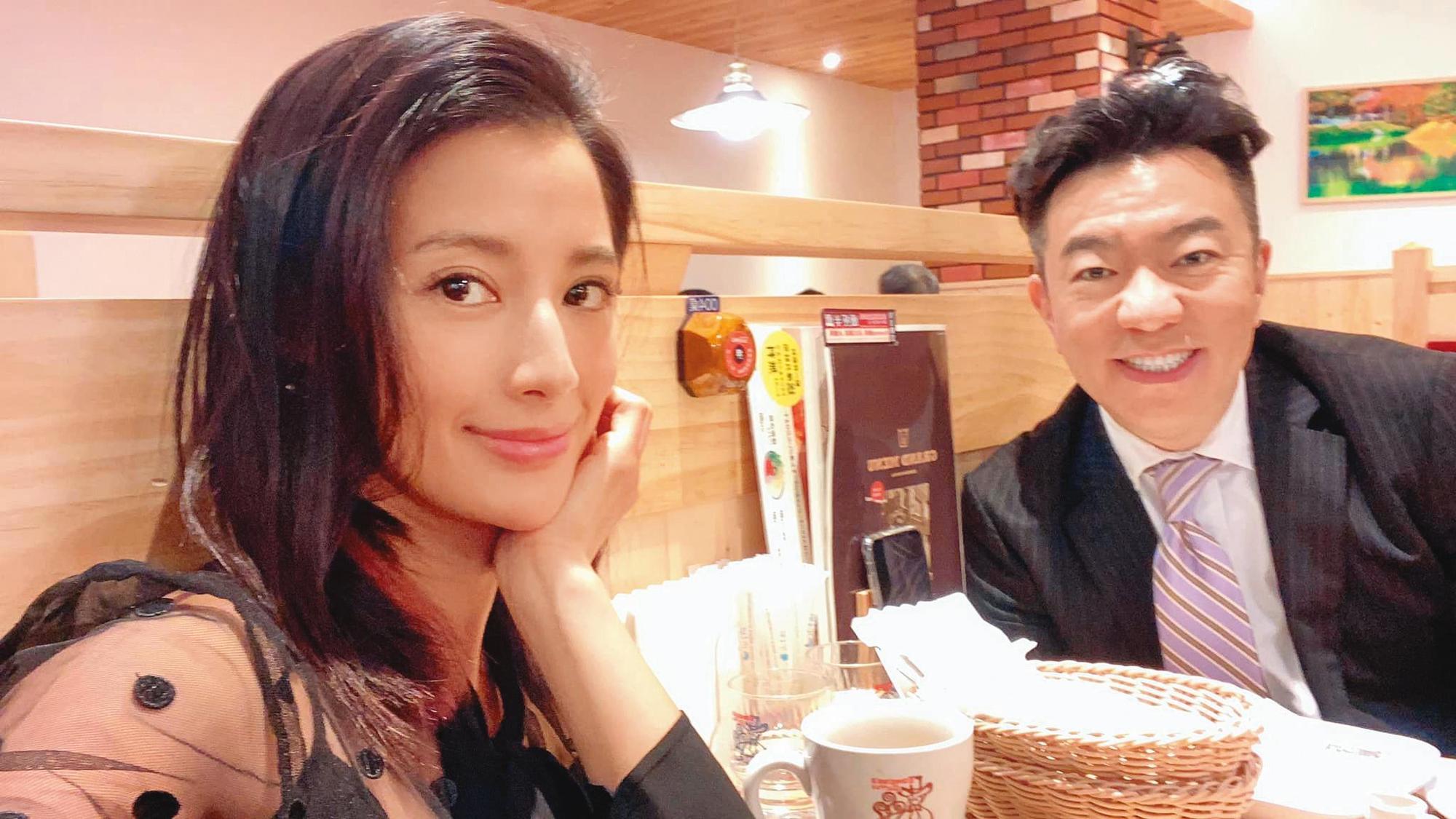 李蒨蓉自從阿帕契事件事業一落千丈,老公都沒離開。(翻攝自李蒨蓉臉書)