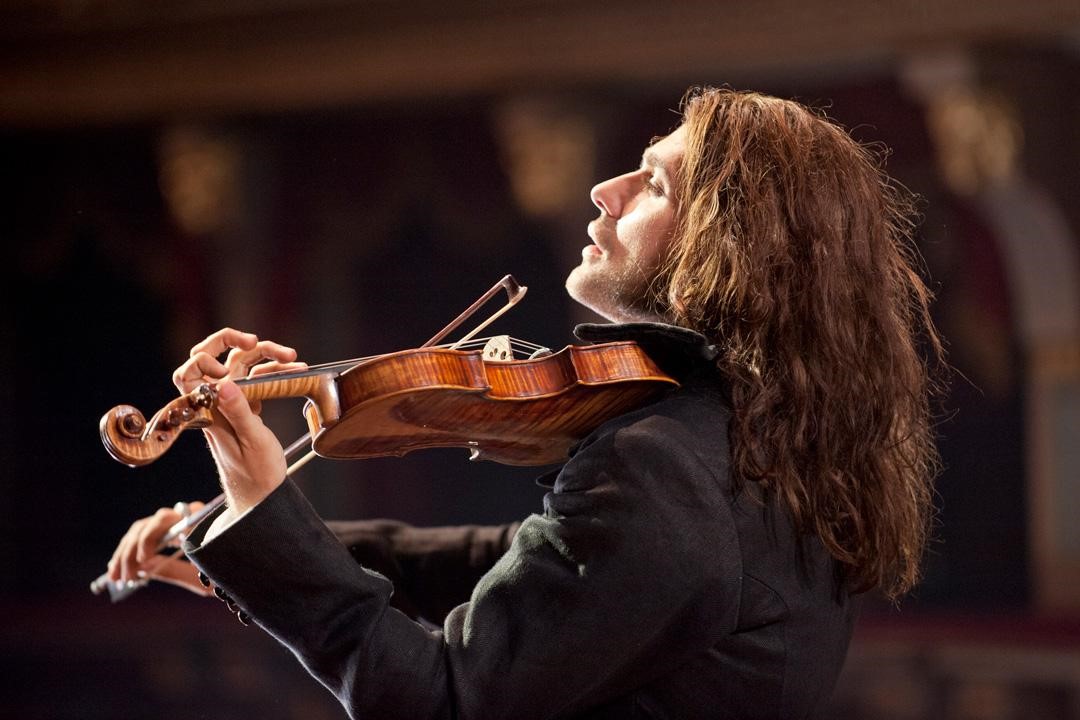 電影《魔鬼琴聲帕格尼尼》由「古典樂界貝克漢」大衛蓋瑞扮演帕格尼尼，同時親自詮釋多首帕格尼尼高難度的樂曲。（捷傑電影提供）