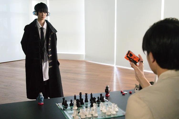 中山（左）去年接演特攝劇《假面騎士ZERO-ONE》飾演亡，累積不少人氣。（翻攝自natalie）