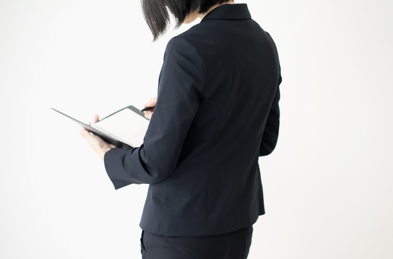 「祕書」一職的薪水普遍較高，通常也要具備外語能力，工作內容更是包山包海。（示意圖，photoAC）