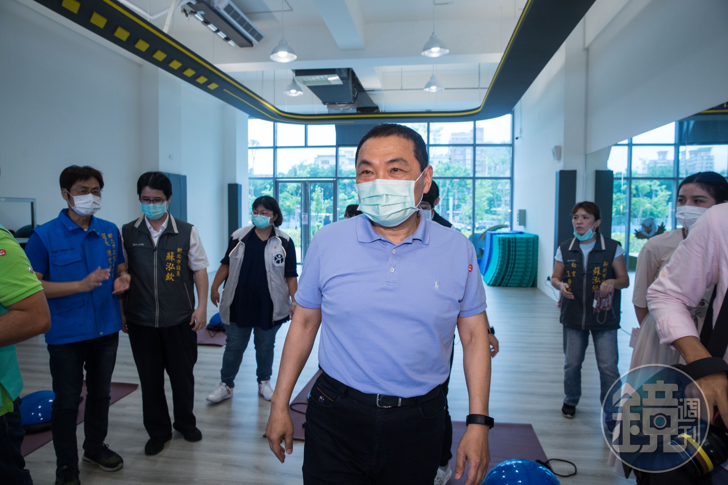 新北市長侯友宜今天透露，除了政府推出振興五倍券，新北市府可能推出特惠券或小面額的方式，來帶動基層消費。（本刊資料照）