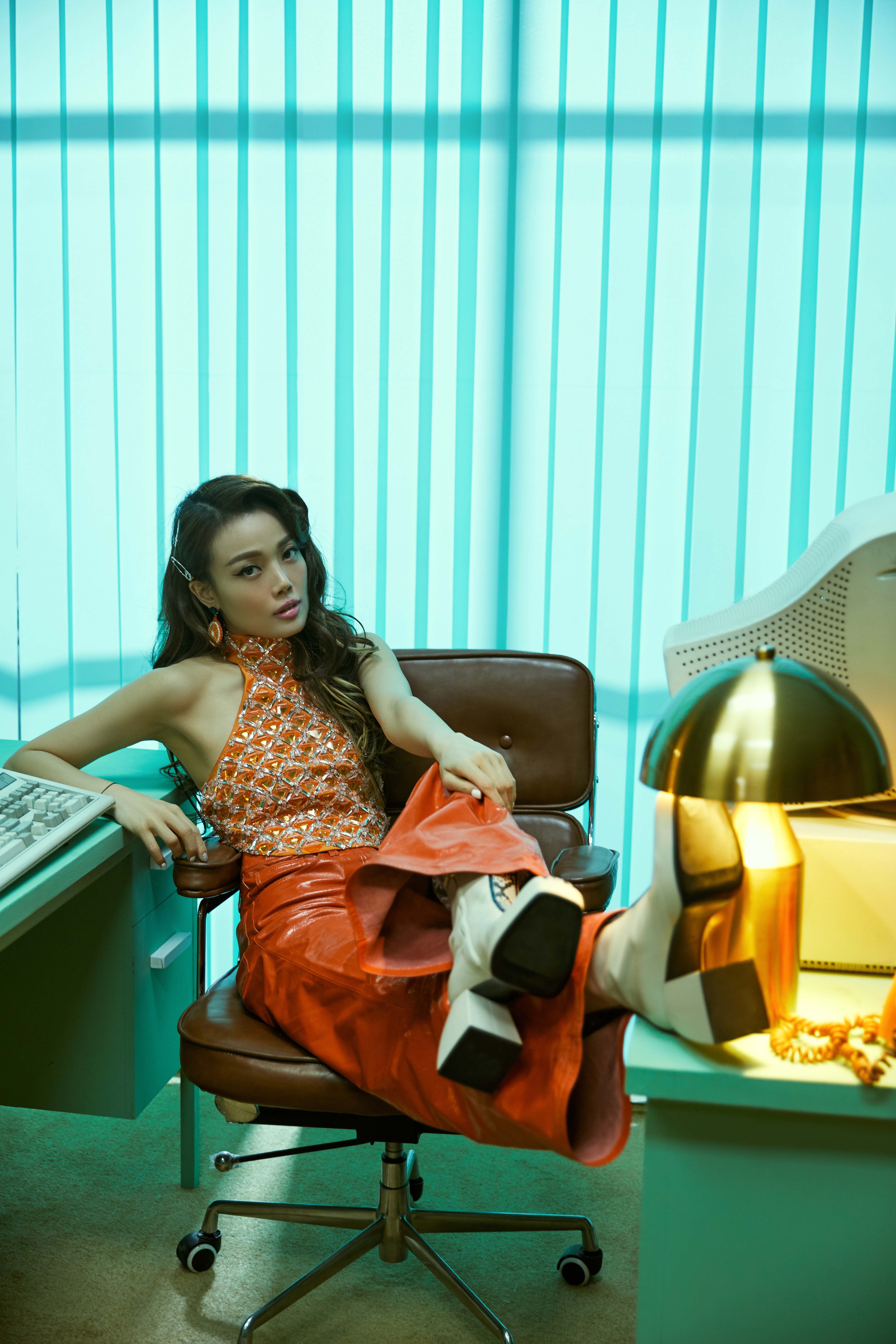 容祖兒在〈So Fresh〉MV中，駕馭7種造型，不負「百變女王」的封號。（英皇娛樂提供）