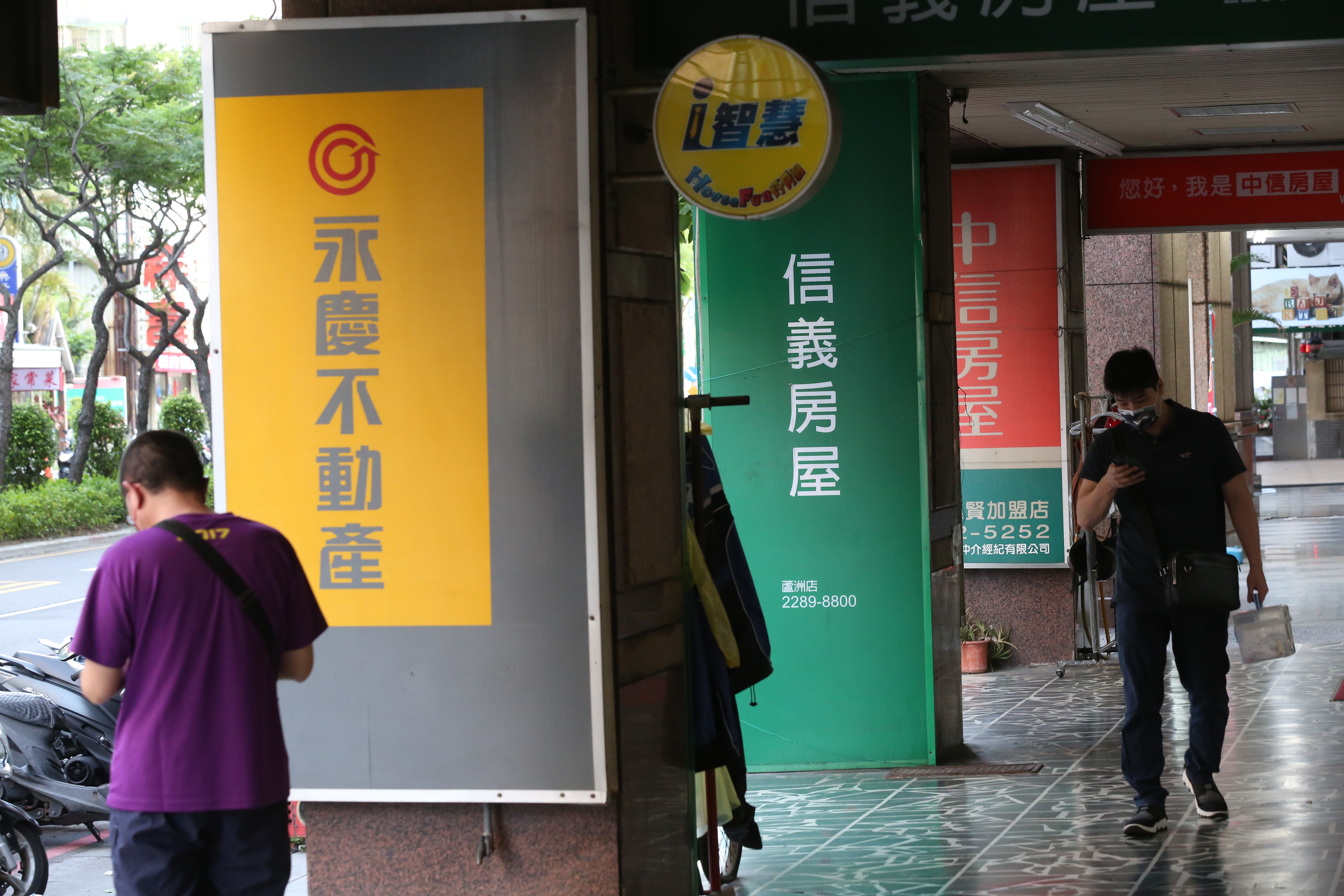 信義房屋最近頻頻遭競爭對手攻擊，憤而決定委由律師準備向永慶房屋及好房網提告。（本刊資料照）