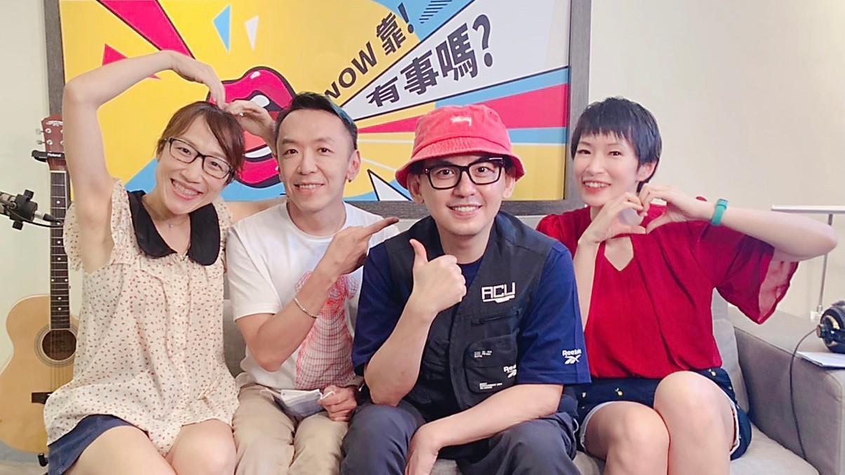 黃子佼在《Wow靠！有事嗎？》節目受訪時，提到依天命，明年應會有小孩。（《Wow靠！有事嗎？》提供）