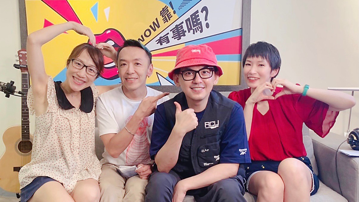 黃子佼在《Wow靠！有事嗎？》節目受訪時，提到依天命，明年應會有小孩。（《Wow靠！有事嗎？》提供）