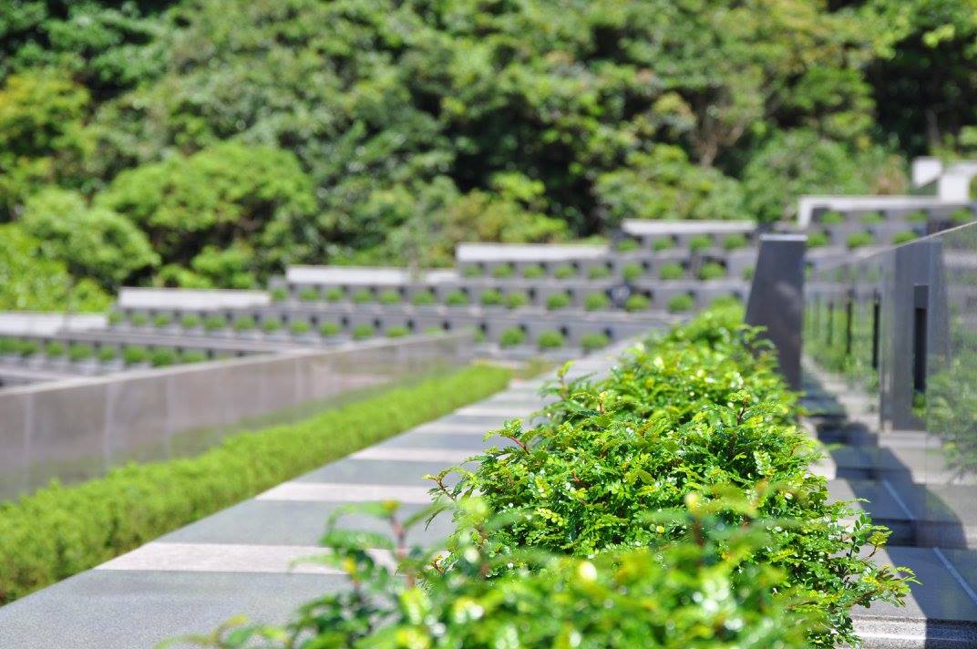 雙北地區的合法私人土葬墓園，每坪價格由45萬起跳，最高超過100萬。（翻攝自金石園金石緣臉書）